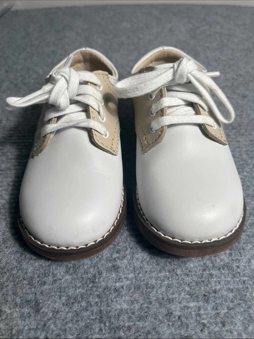 FootMates White and Tan Kids Dress Shoes. Very minor scuff mark on toe bed.